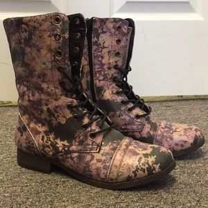 Flower combat boots, size 7.